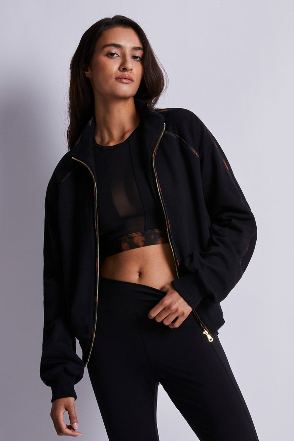 BLACK SWEATSHIRT